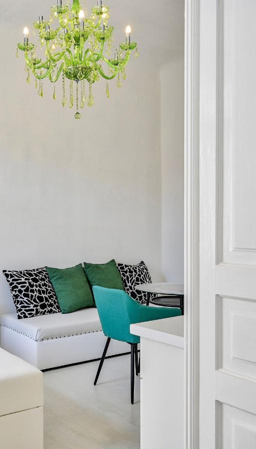 Apartma Collins Emerald Center *