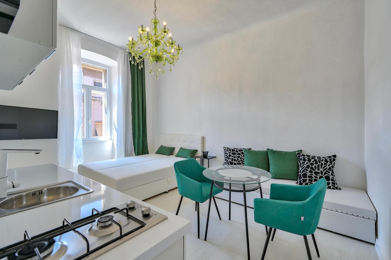Collins Emerald Center Appartement