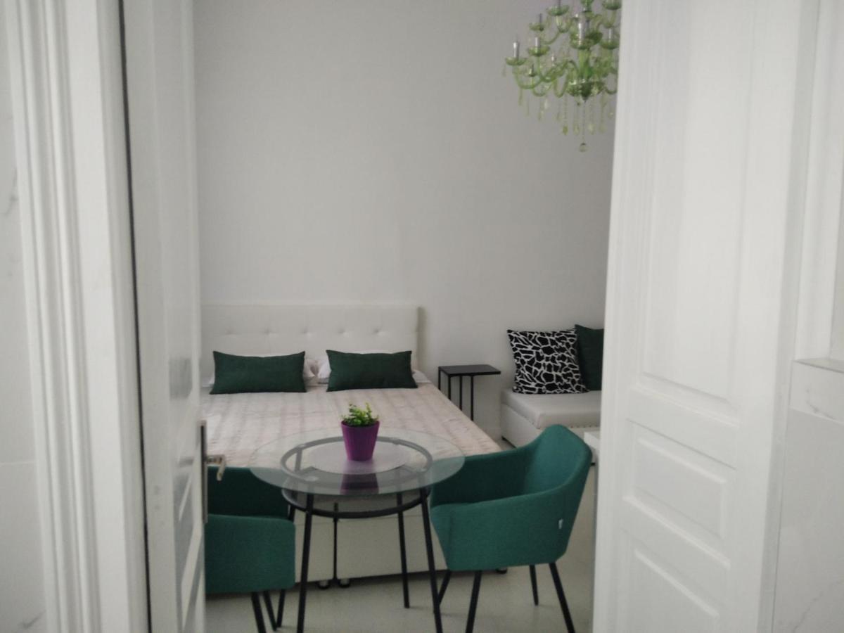 Collins Emerald Center Appartement *