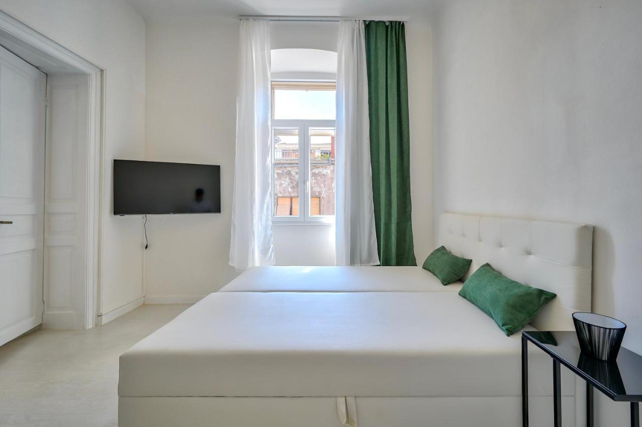 Collins Emerald Center Apartment *
