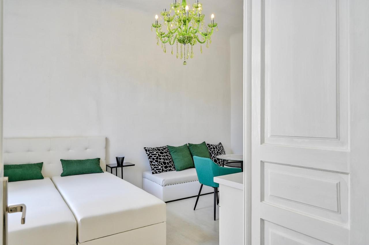 Apartment Collins Emerald Center *