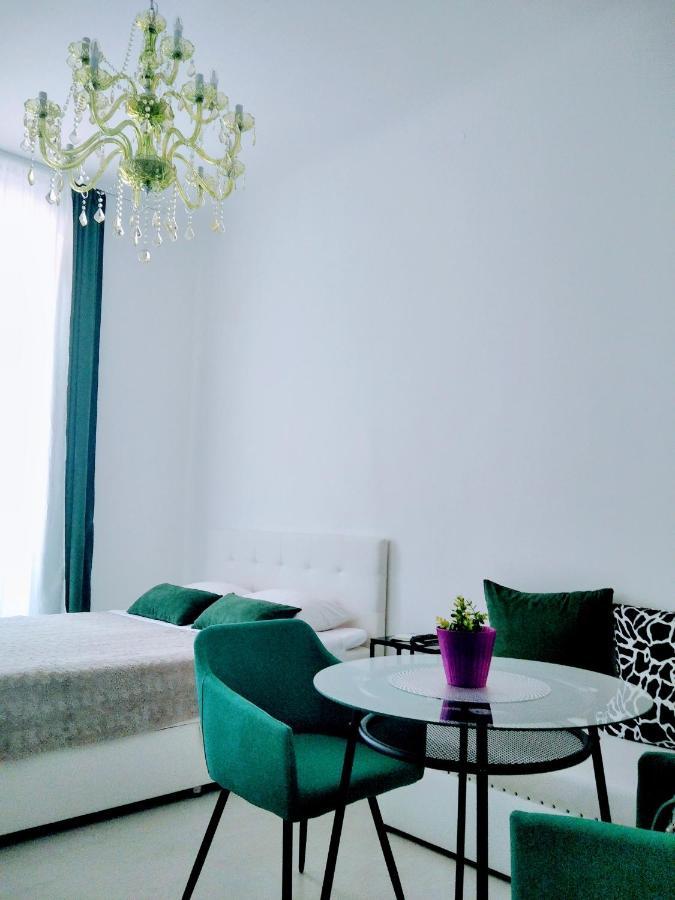 Collins Emerald Center Apartment Pula